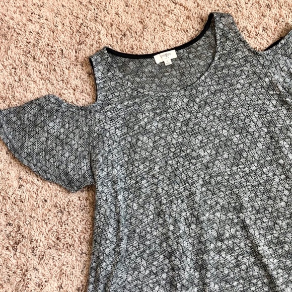 Umgee Cold Shoulder Top - Picture 4 of 7